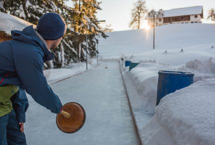 Eisstockschießen in Flachau - Funsport & Action im Urlaub - Bergsonne Appartements