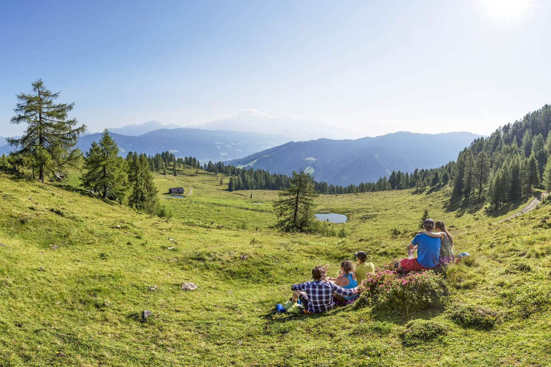 Wandern mit Freunden in Flachau - Sommerurlaub im Salzburger Land - Bergsonne Appartements